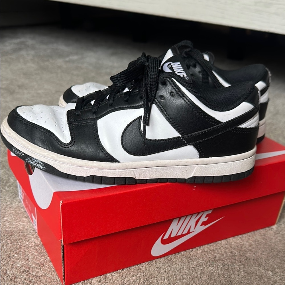 Nike Panda Dunks